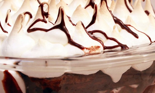 Está na TPM ou não resiste a um doce? Experimente essa incrível lasanha de chocolate
