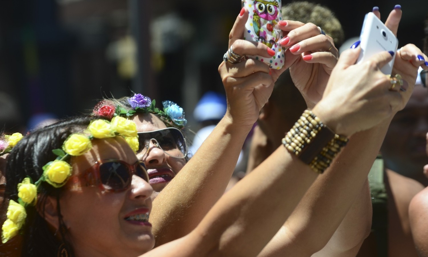 Vai curtir o Carnaval? Evite ter o celular roubado no meio dos blocos