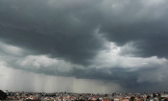 Terça-feira terá pancadas de chuva a qualquer hora do dia em Franca