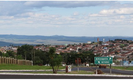 Prefeitura de Altinópolis-SP abre concurso com salários de até R$ 10 mil