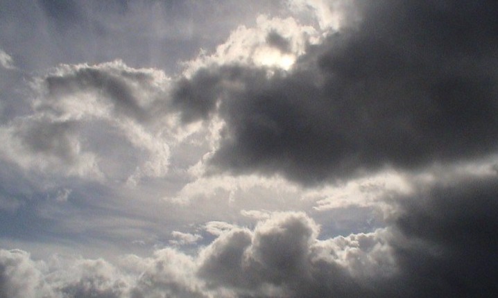 Segunda-feira em Franca será quente e com pancadas de chuva à tarde