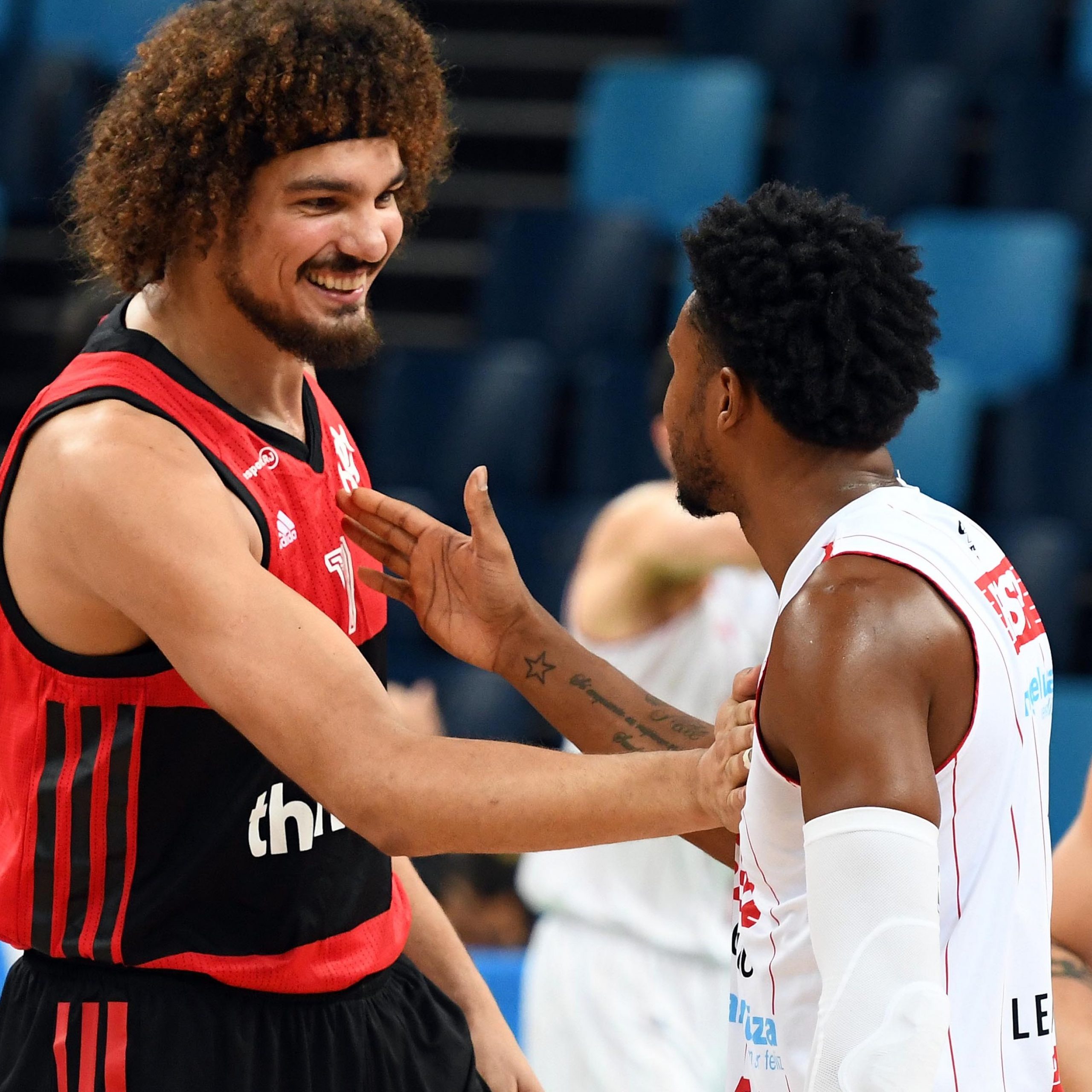 Com boas atuações de Leandrinho e Varejão, Seleção vence Colômbia