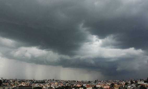 Quarta-feira com calor e pancadas de chuva à tarde e à noite em Franca