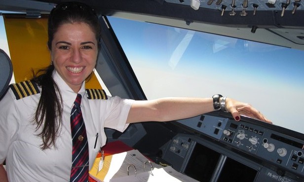 Número de mulheres que pilotam aeronaves no país cresceu 106% em 2 anos