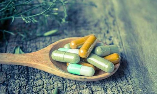 Dosagem da vitamina B12 deveria ser inclusa na rotina de exames, dizem médicos