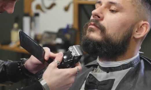 Foliculite na barba – saiba o que é e o que fazer para evitar esse problema