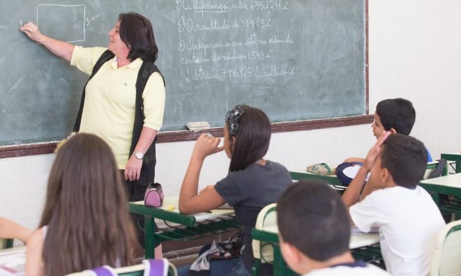 Governo estadual paga R$ 315 mi em bônus a 188 mil servidores da Educação