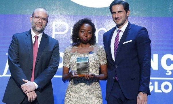 Joana D’Arc Felix recebe no Rio de Janeiro o prêmio de Personalidade do Ano