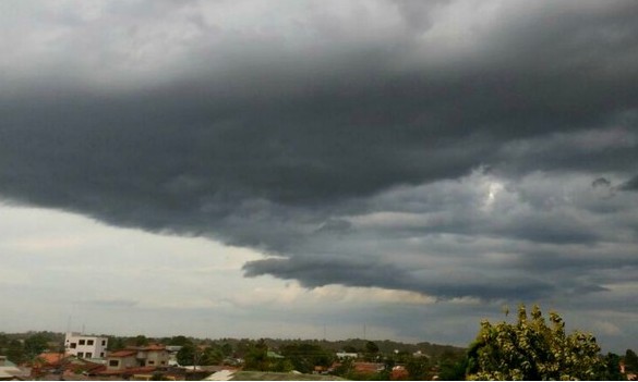 Quinta-feira terá sol entre nuvens e chuva durante o dia e à noite em Franca
