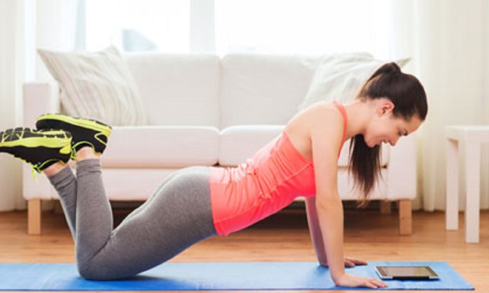 Quer manter a forma? Veja esses exercícios para perder barriga sem ir na academia