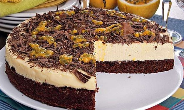 Bolo-mousse de chocolate com maracujá é combinação perfeita de sabores