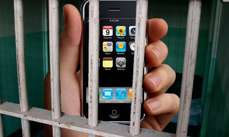 Instalação de bloqueador de celular em prisões é recusada por empresas