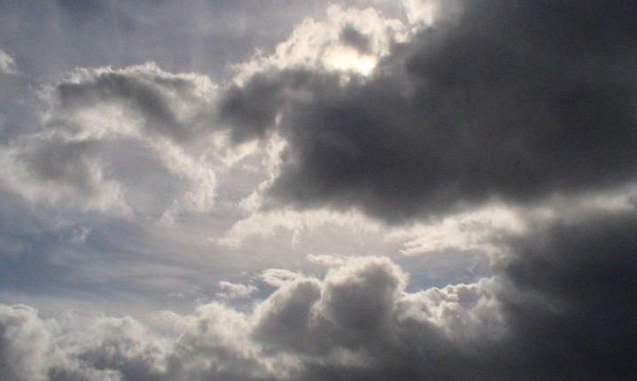 Terça-feira com calor, sol pela manhã e pancadas de chuva à tarde em Franca