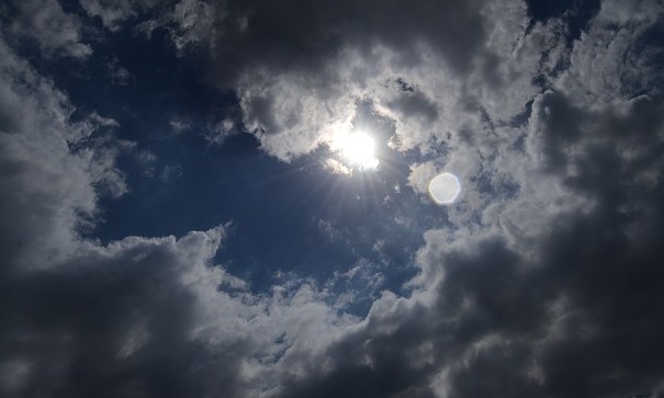 Sol aparece entre nuvens neste sábado e pode chover à tarde em Franca