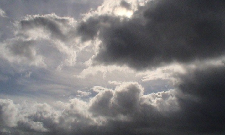 Sexta-feira terá sol pela manhã e possíveis pancadas de chuva à tarde