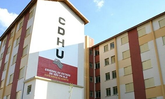 Em ação da CDHU, agentes realizam visitas a mutuários em suas casas