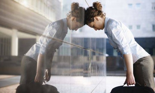 Estudo aponta que falta apoio às mulheres com câncer no local de trabalho