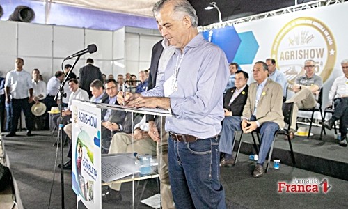 Governador Márcio França entrega máquinas agrícolas na Agrishow em Ribeirão