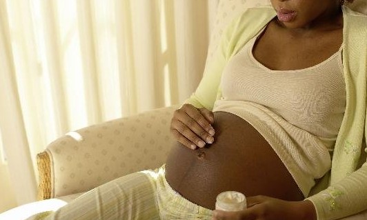 Maioria de mortes maternas no país é entre mulheres negras jovens