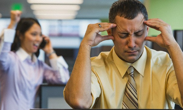 Como conviver com barulho no trabalho sem perder a concentração