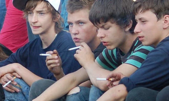 Adolescentes fumantes têm mais obesidade abdominal, diz pesquisa