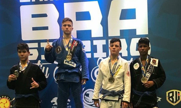 Jovem francano conquista seu sétimo título nacional lutando em São Paulo