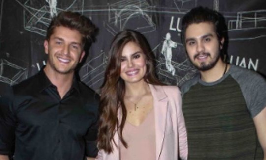 Luan Santana será padrinho de casamento de Camila Queiroz e Klebber Toledo