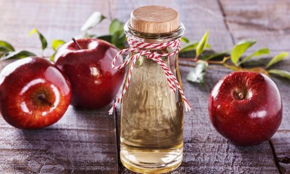 A moda de consumir vinagre de maçã: entenda os benefícios e malefícios