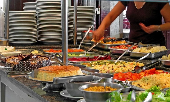 Brasileiro se alimenta melhor, mas prioriza preço baixo, diz pesquisa