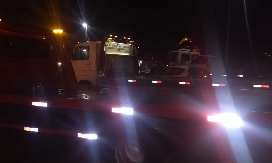 População se mobiliza e ajuda os caminhoneiros acampados no Paineirão