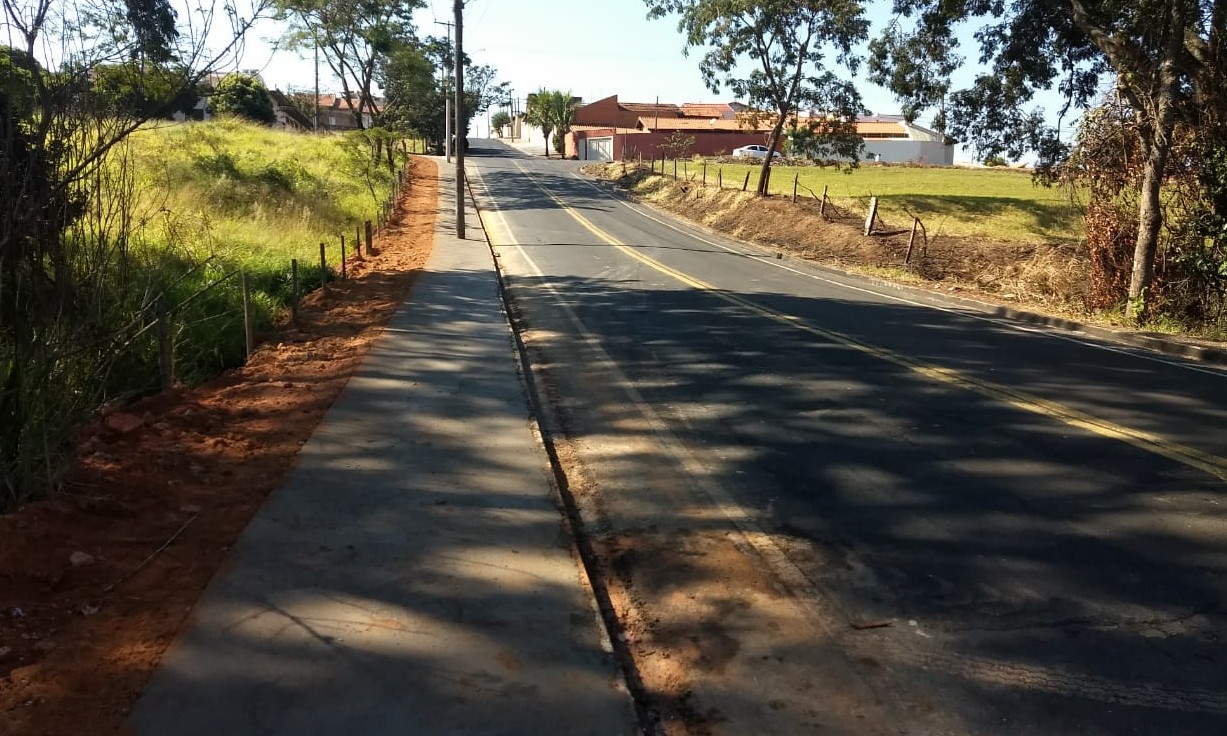 Com calçada construída, população do Ângela Rosa poderá “sair da rua”