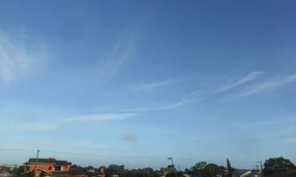 Terça-feira de céu aberto e ensolarado durante todo o dia em Franca