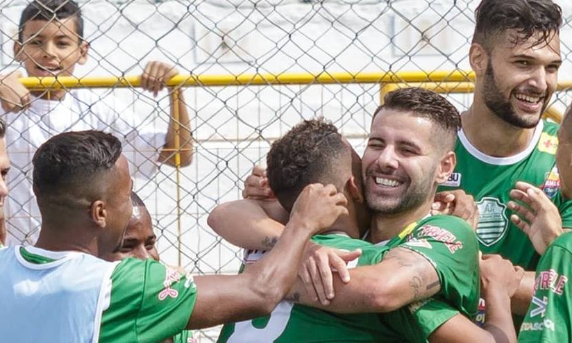 Francana vence por 2 a 0 na estreia de Paulinho McLaren como treinador