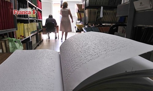 Deficientes visuais terão direito a cartão bancário em braile