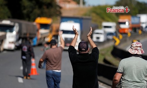 Temer reúne ministros para discutir quarto dia da greve dos caminhoneiros
