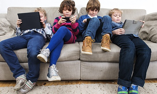 Estabeleça regras na hora de ensinar seus filhos pequenos a usar a internet