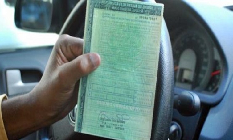 Veículos com placa final 2 devem ser licenciados neste mês de maio
