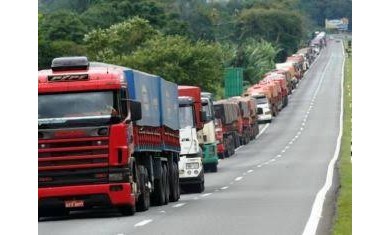 Acordo entre governo e caminhoneiros deve cessar paralisação nesta sexta-feira