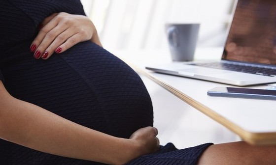 Mais de 30% das mulheres abandonam o emprego após a maternidade
