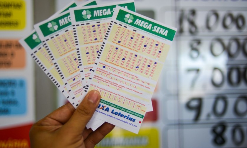 Mega Sena, que está acumulada, tem sorteio antecipado para esta terça