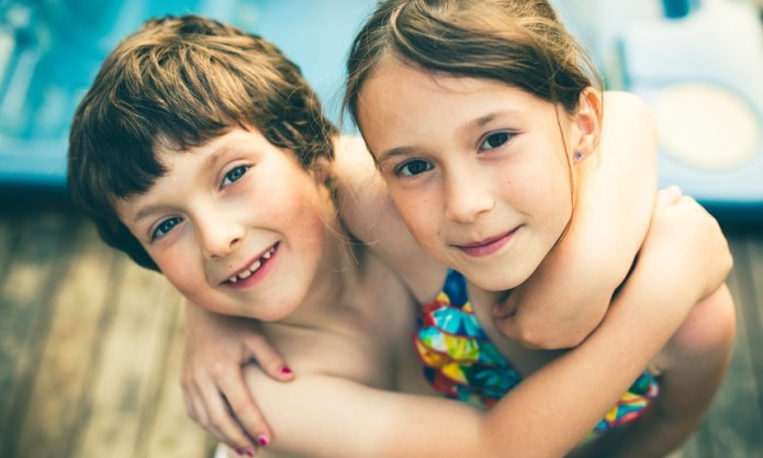 Cobranças motivadas por comparações entre os filhos podem ser muito perigosas