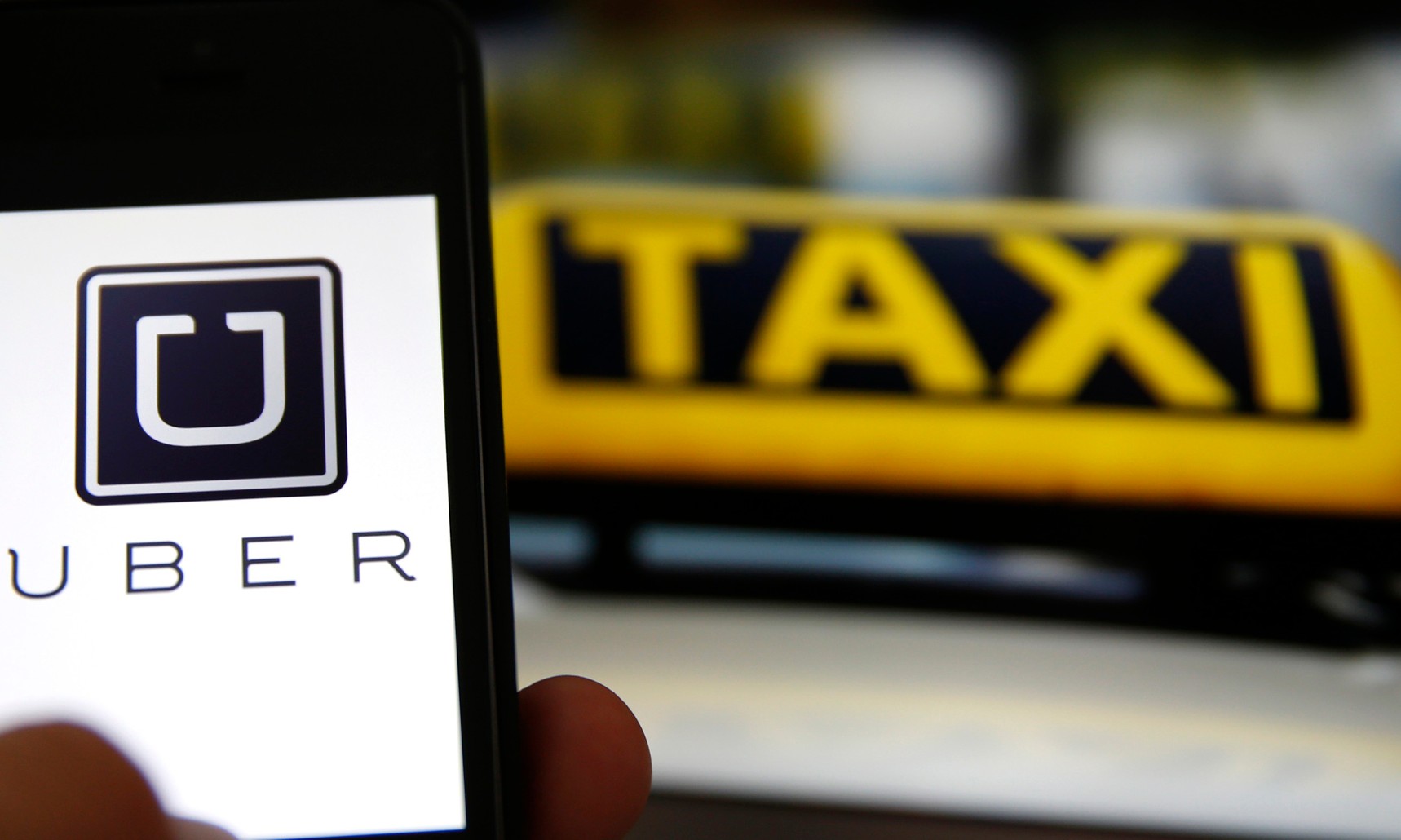 Taxistas cobram taxação do UBER em reunião com Legislativo e Prefeitura
