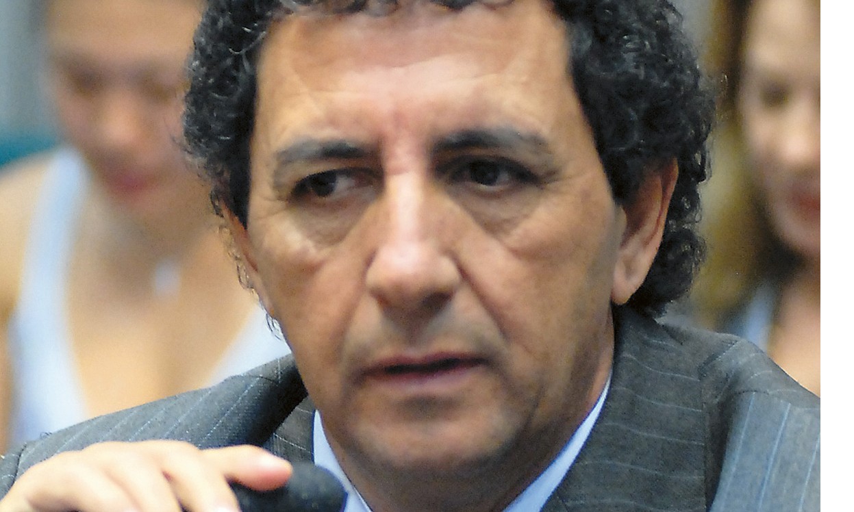 Sem cumprir promessas antigas, Gilson anuncia faculdade municipal grátis