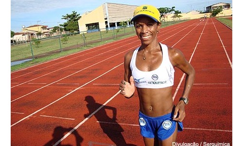 Maratonista Maria Zeferina visita Franca para promover 1ª Night Run em prol do HC