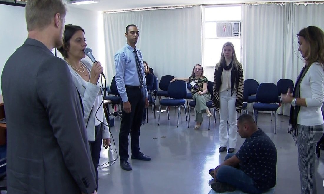 Justiça de SP usa terapia em grupo para ajudar a resolver conflitos