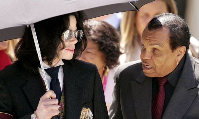No leito de morte, pai de Michael Jackson teria confessado arrependimento