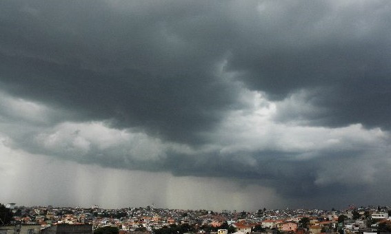 Quinta-feira de tempo instável e com pancadas de chuva à tarde e à noite