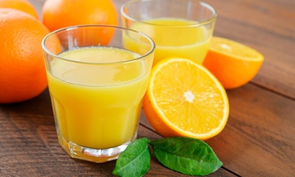Estudo desaconselha consumo de suco de laranja no café da manhã