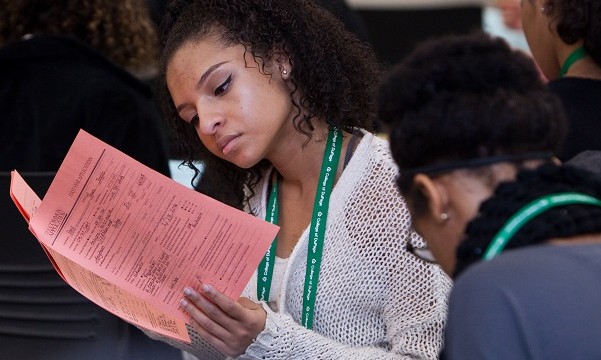 Publicado decreto que reserva 30% de vagas de estágio para negros