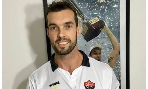 Sem time e ídolo da torcida, Murilo Becker pode voltar a defender o Franca Basquete